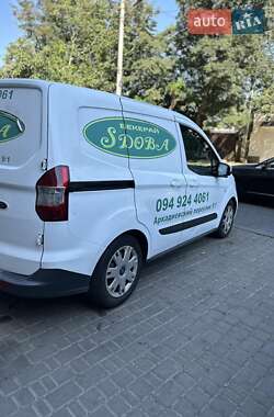 Вантажний фургон Ford Transit Courier 2015 в 