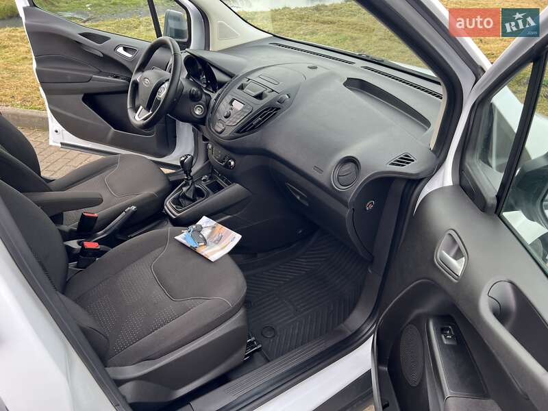 Вантажний фургон Ford Transit Courier 2021 в Львові