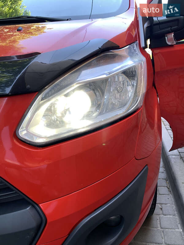 Вантажний фургон Ford Transit Custom 2015 в Львові