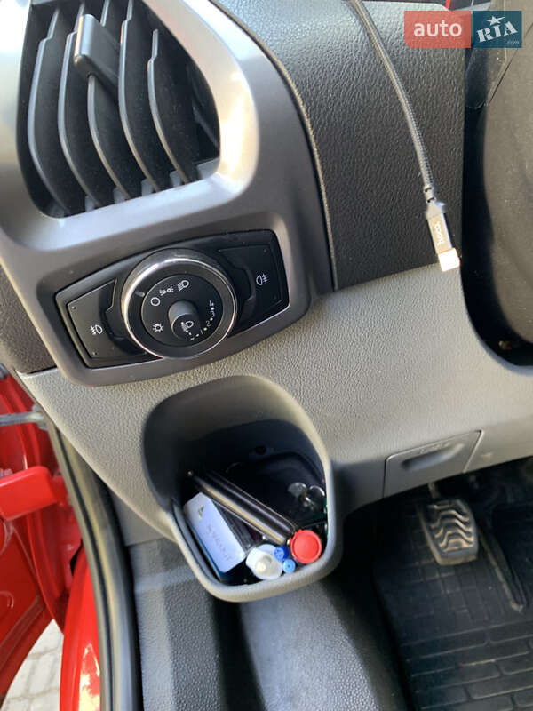 Вантажний фургон Ford Transit Custom 2015 в Львові