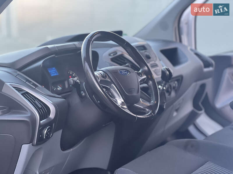 Вантажний фургон Ford Transit Custom 2016 в Івано-Франківську