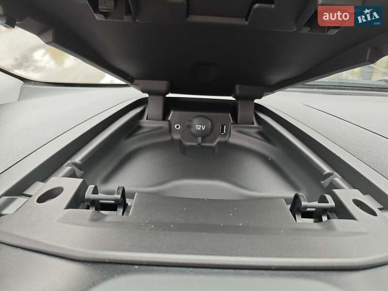 Вантажний фургон Ford Transit Custom 2017 в Міжгір'ї