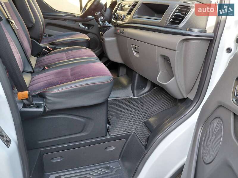 Минивэн Ford Transit Custom 2018 в Братском