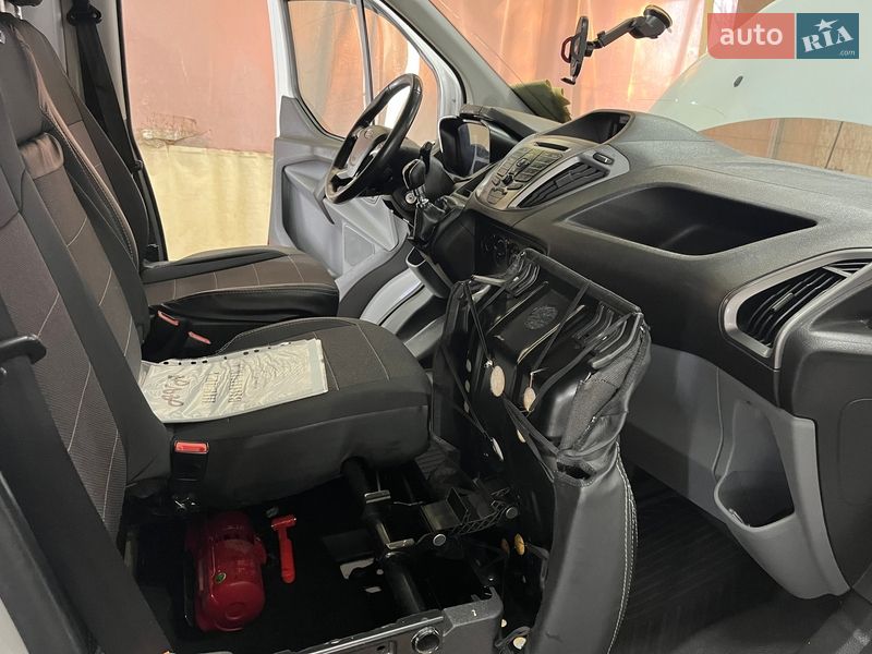 Вантажний фургон Ford Transit Custom 2015 в Ружині