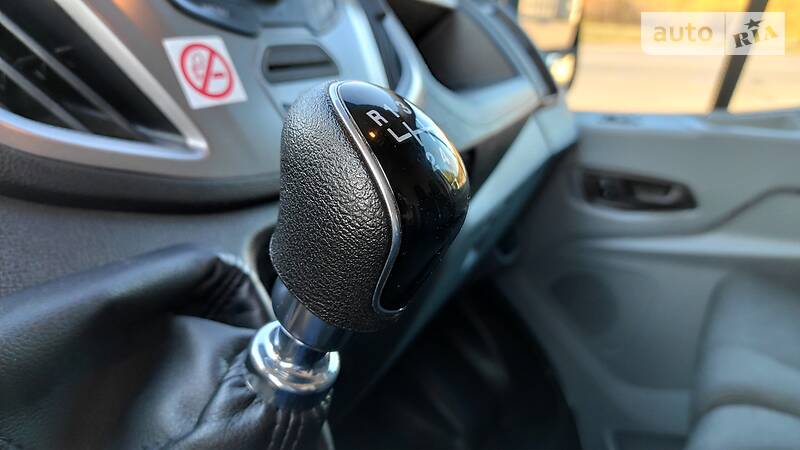 Вантажопасажирський фургон Ford Transit 2018 в Чернівцях