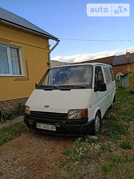Вантажопасажирський фургон Ford Transit 1989 в 
