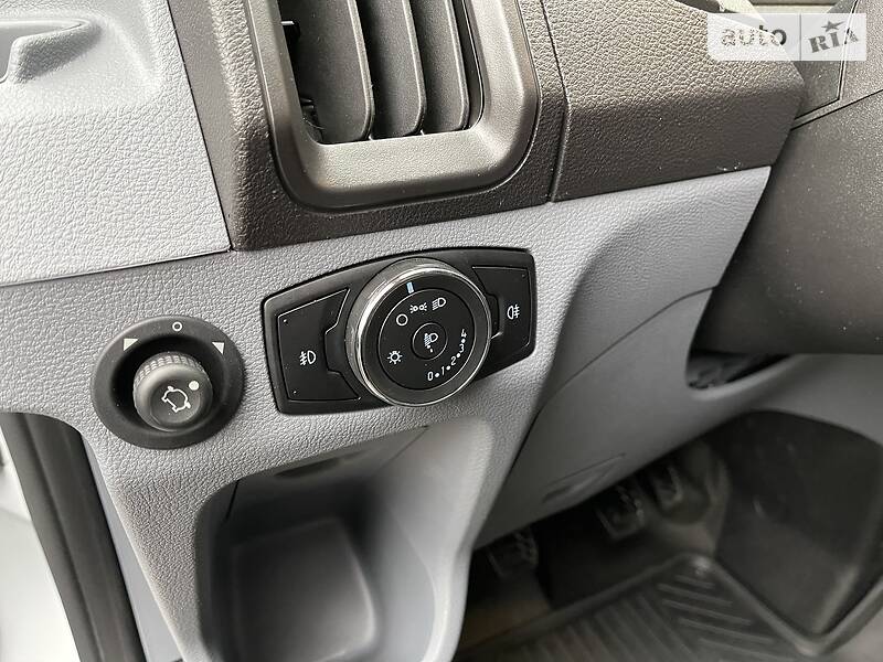 Вантажний фургон Ford Transit 2019 в Луцьку