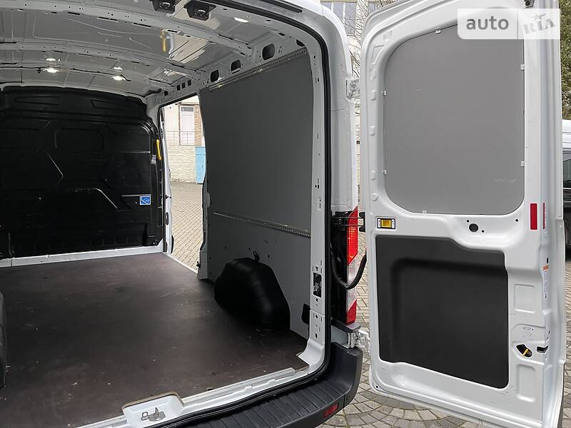 Грузовой фургон Ford Transit 2018 в Луцке
