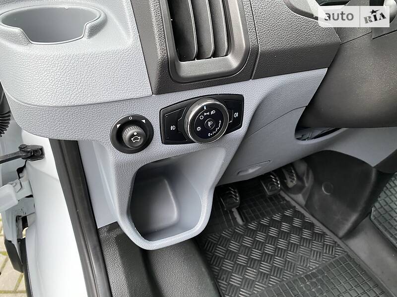 Грузовой фургон Ford Transit 2018 в Луцке
