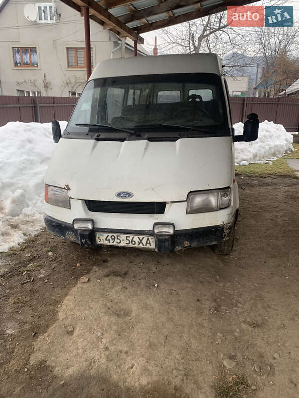Пригородный автобус Ford Transit 1991 в Тячеве Пригородный автобус Ford Transit 1991 в Тячеве
