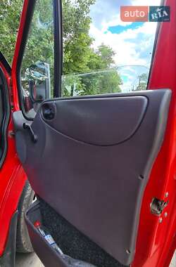 Микроавтобус Ford Transit 2000 в 