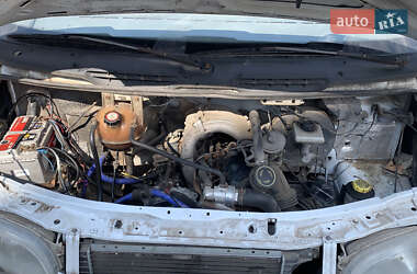 Микроавтобус Ford Transit 2000 в 