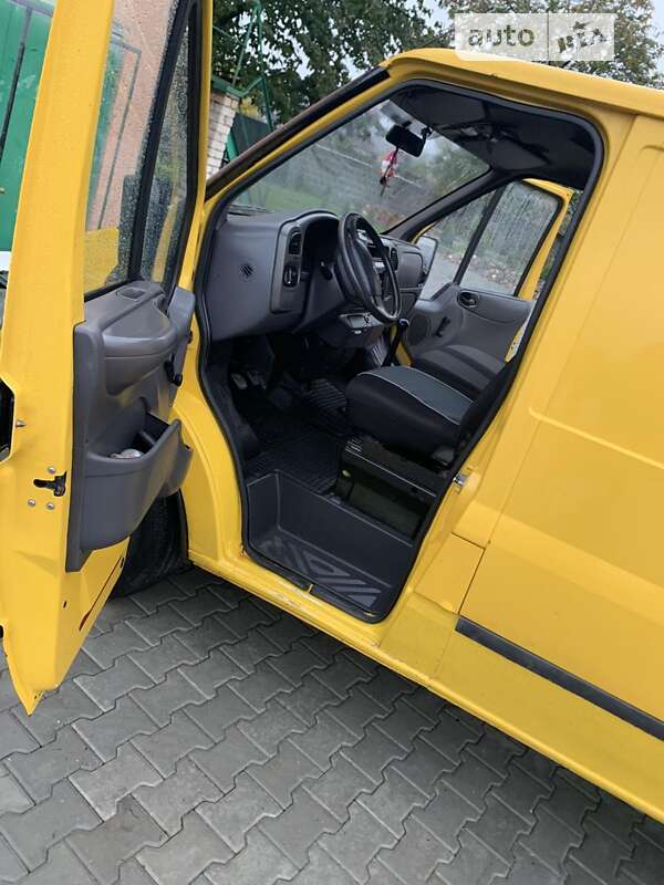 Грузовой фургон Ford Transit 2000 в Ужгороде