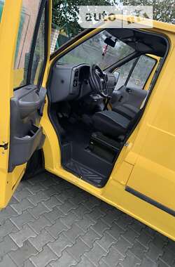 Грузовой фургон Ford Transit 2000 в 