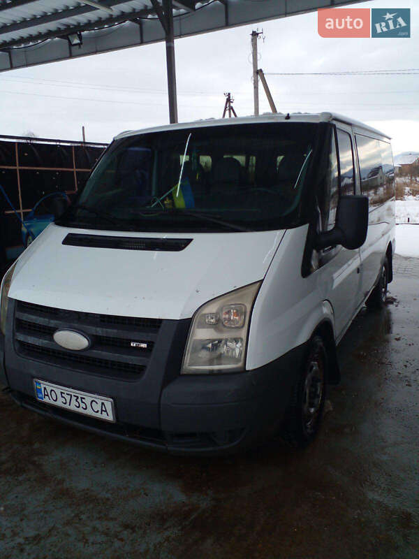 Микроавтобус Ford Transit 2006 в Хусте