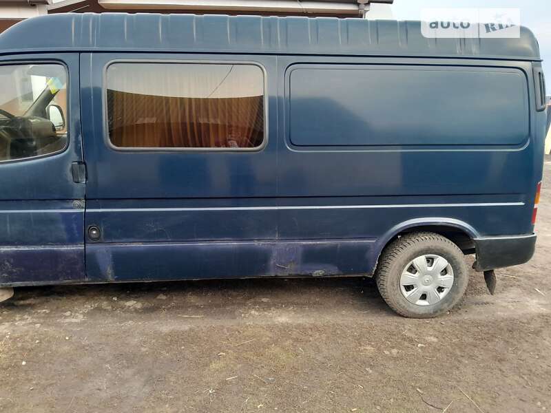 Вантажний фургон Ford Transit 1998 в Василькові