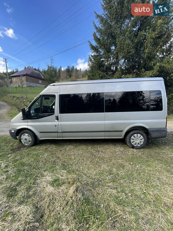 Микроавтобус Ford Transit 2013 в Воловце
