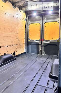Грузовой фургон Ford Transit 2016 в 