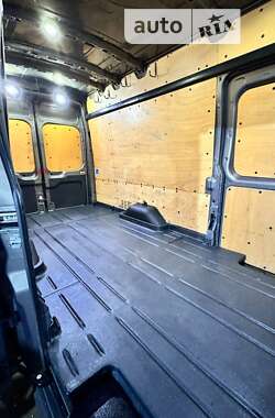 Грузовой фургон Ford Transit 2016 в 