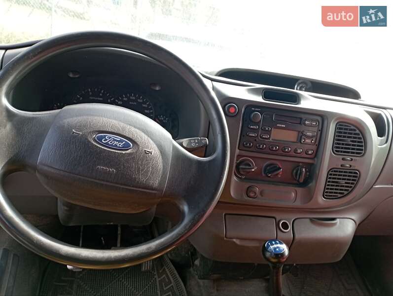 Грузопассажирский фургон Ford Transit 2004 в Нововолынске