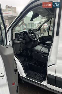 Грузовой фургон Ford Transit 2022 в 
