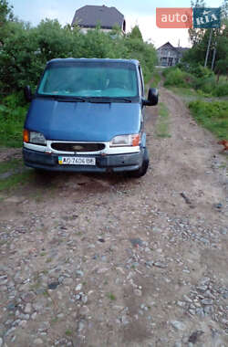 Грузовой фургон Ford Transit 2000 в Хусте