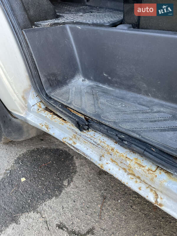 Грузовой фургон Ford Transit 2002 в Львове