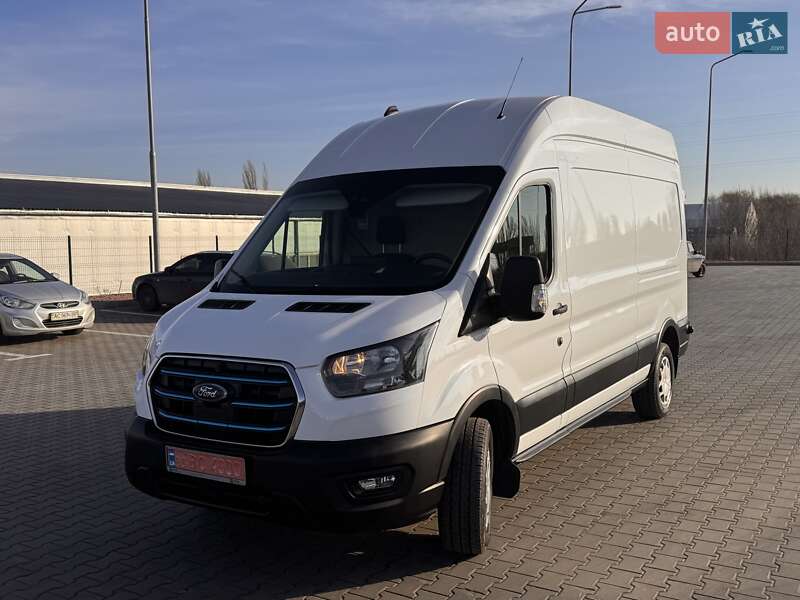 Грузовой фургон Ford Transit 2023 в 