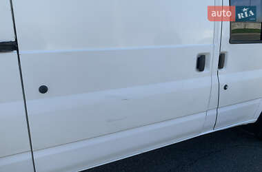 Грузовой фургон Ford Transit 2003 в 