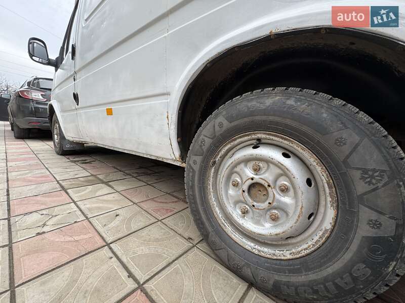 Грузовой фургон Ford Transit 1998 в Кельменцах