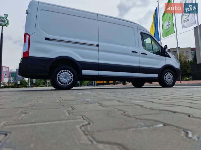 Грузовой фургон Ford Transit 2017 в Луцке