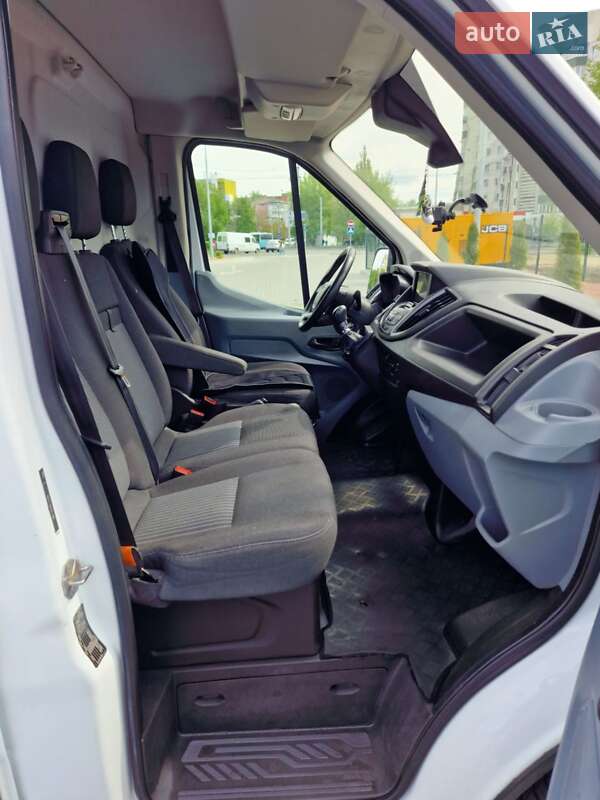 Грузовой фургон Ford Transit 2017 в Луцке
