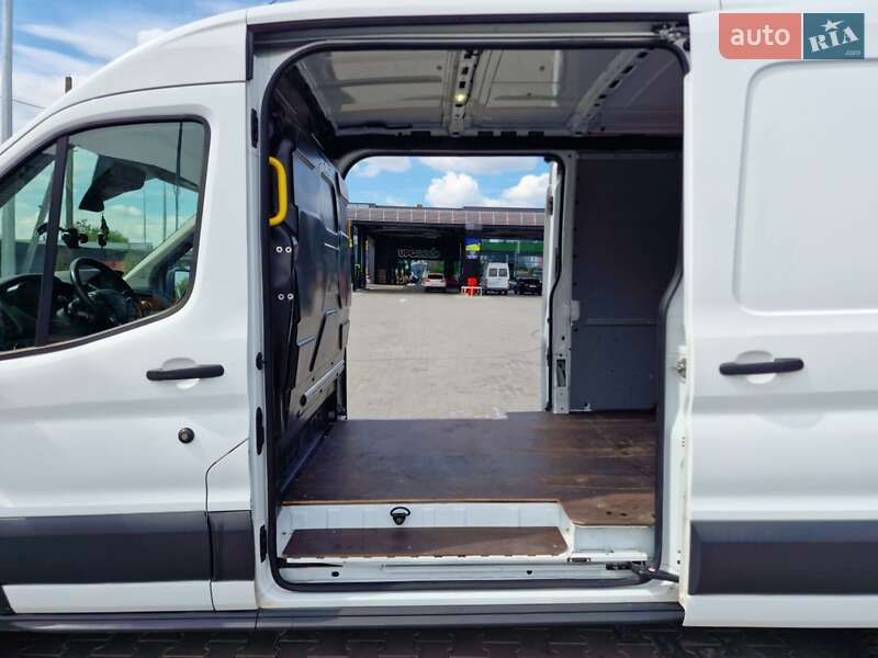 Грузовой фургон Ford Transit 2017 в Луцке