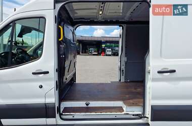 Грузовой фургон Ford Transit 2017 в 