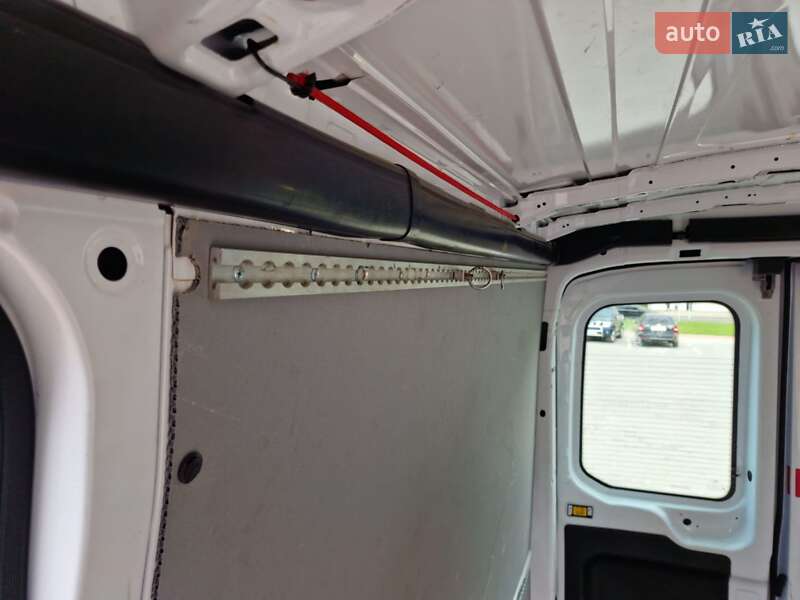 Грузовой фургон Ford Transit 2017 в Луцке