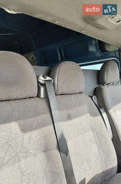 Вантажопасажирський фургон Ford Transit 2002 в 