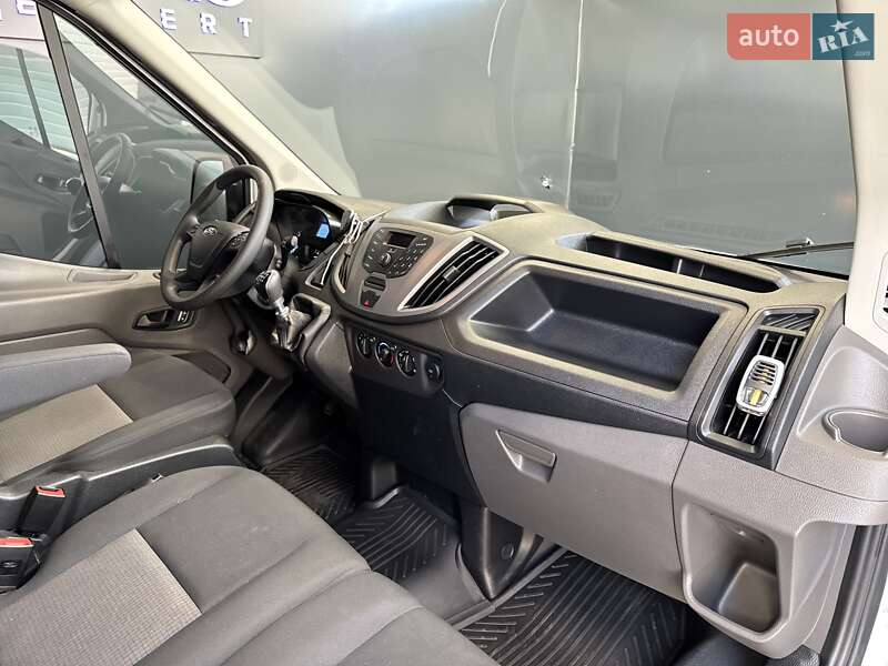 Грузопассажирский фургон Ford Transit 2023 в Киеве