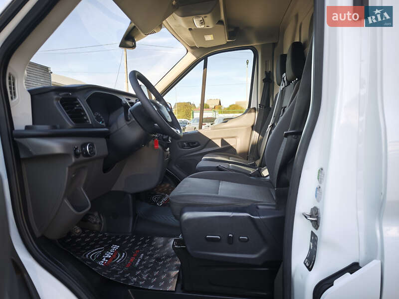 Вантажний фургон Ford Transit 2020 в Луцьку