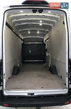Грузовой фургон Ford Transit 2019 в 