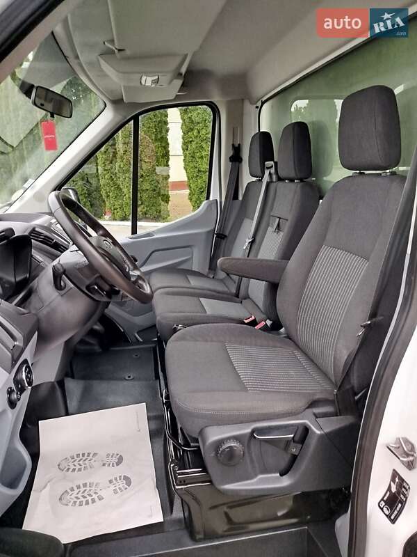 Вантажний фургон Ford Transit 2018 в Дубні