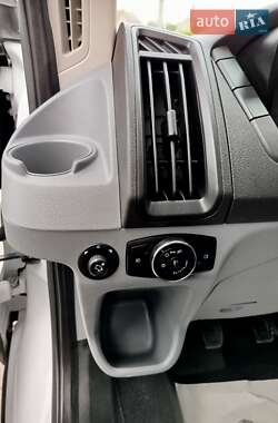 Грузовой фургон Ford Transit 2018 в 