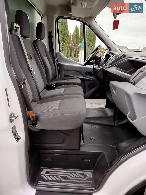 Вантажний фургон Ford Transit 2018 в Дубні