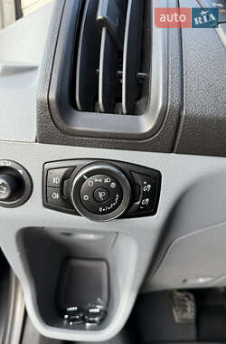 Грузовой фургон Ford Transit 2015 в 