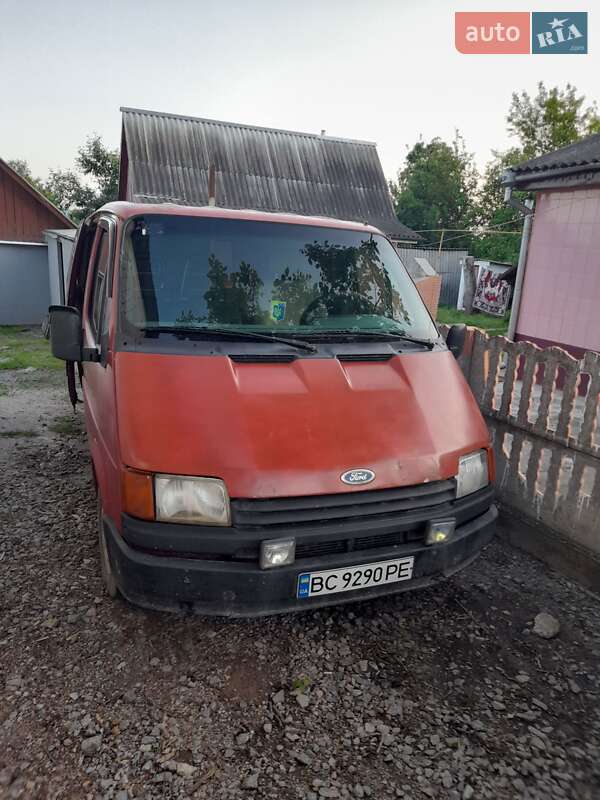 Грузопассажирский фургон Ford Transit 1989 в 