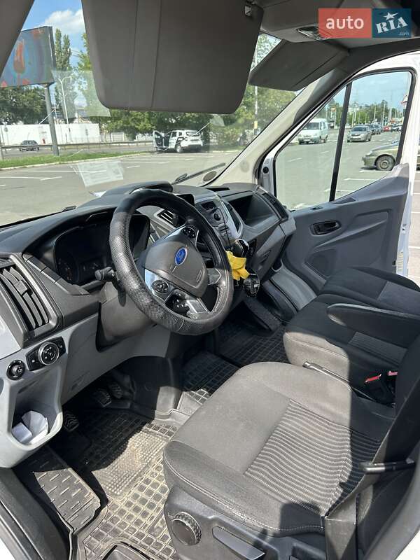 Вантажний фургон Ford Transit 2015 в Києві
