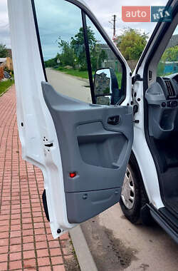 Грузовой фургон Ford Transit 2017 в 