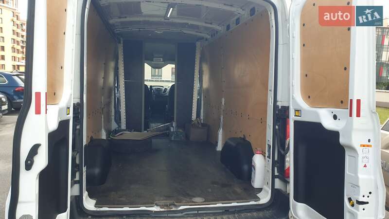 Грузовой фургон Ford Transit 2017 в 