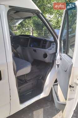 Грузовой фургон Ford Transit 2012 в 