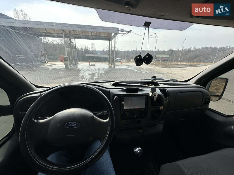 Грузовой фургон Ford Transit 2005 в Львове