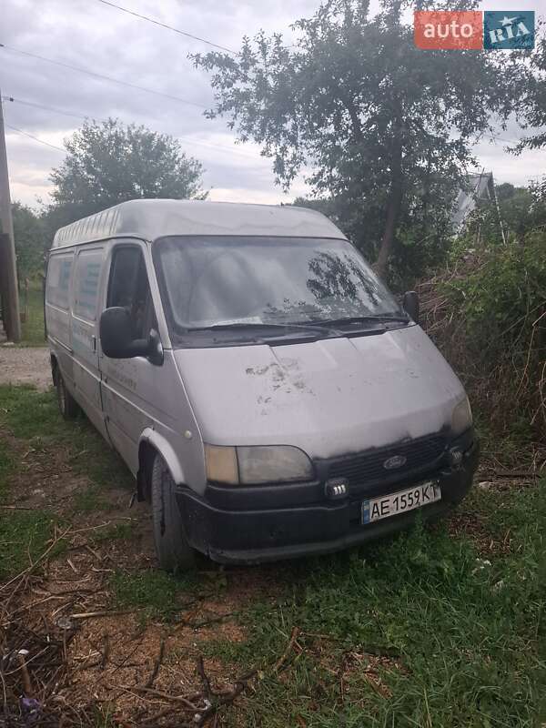 Вантажний фургон Ford Transit 2000 в 